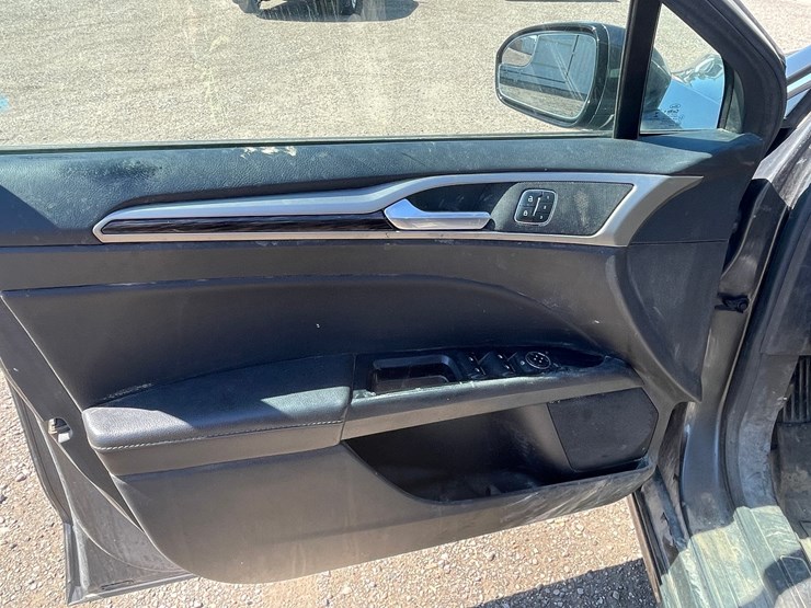 #2789-•-2016-ford-fusion-se-sedan-(has-wi-title)-image-22