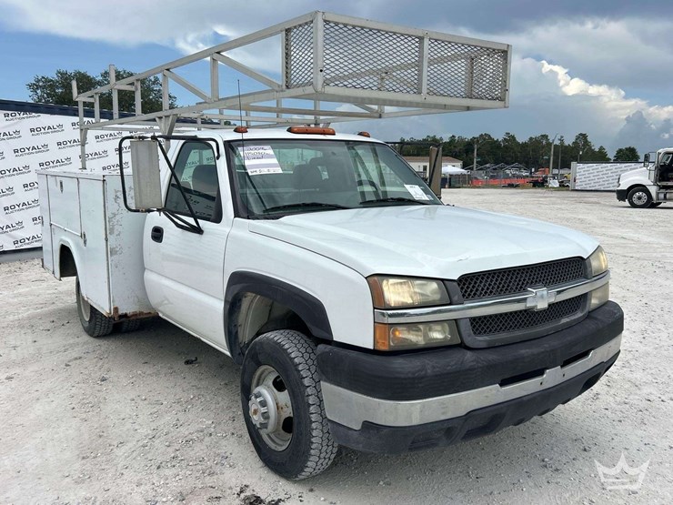 2004-chevrolet-silverado-3500-image-2