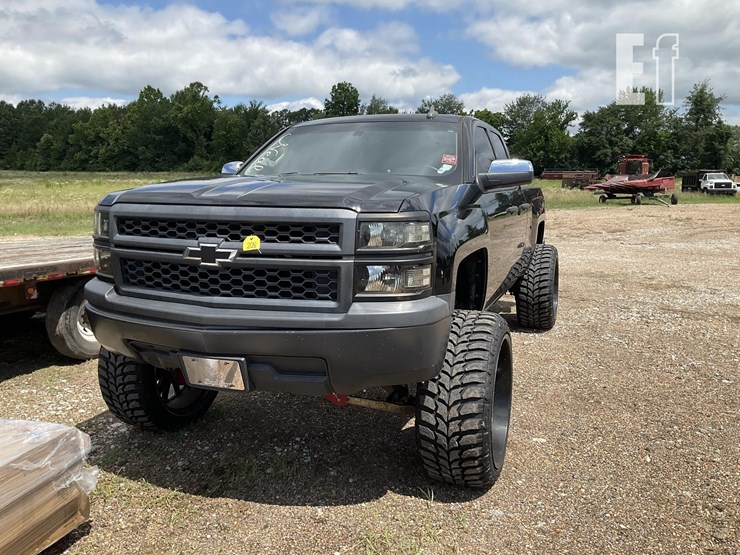 2015-chevrolet-silverado-1500-ls-image-1