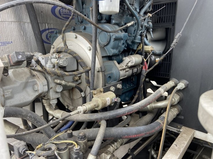 2013-cyclone-cy5500-surface-cleaning-truck-image-21