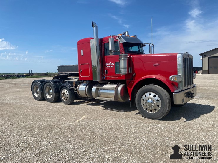 2013-peterbilt-388-image-3