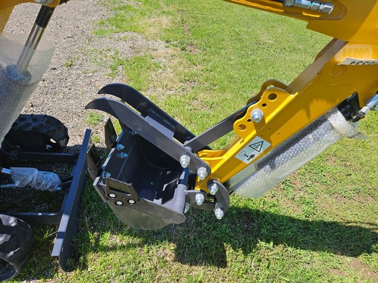 #319-•-2025-cfg-mx15r-mixi-excavator-image-11