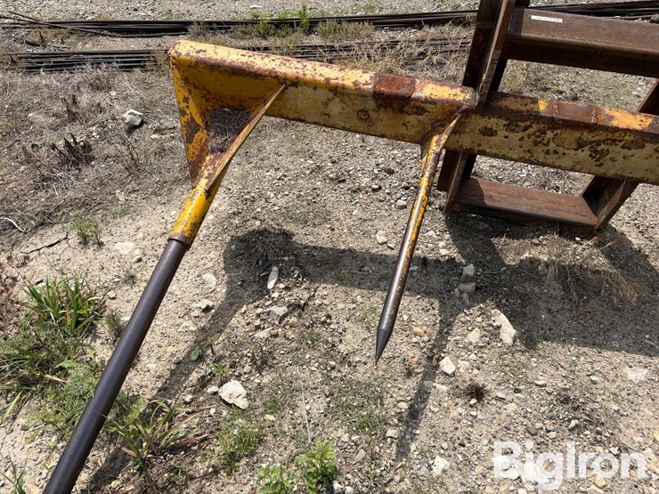 caterpillar-bale-lifter-image-10