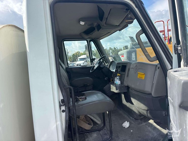 2018-international-durastar-4300-image-37