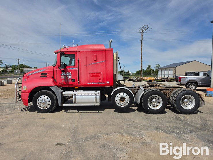 2006-mack-cxn613-vision-tri/a-truck-tractor-image-8