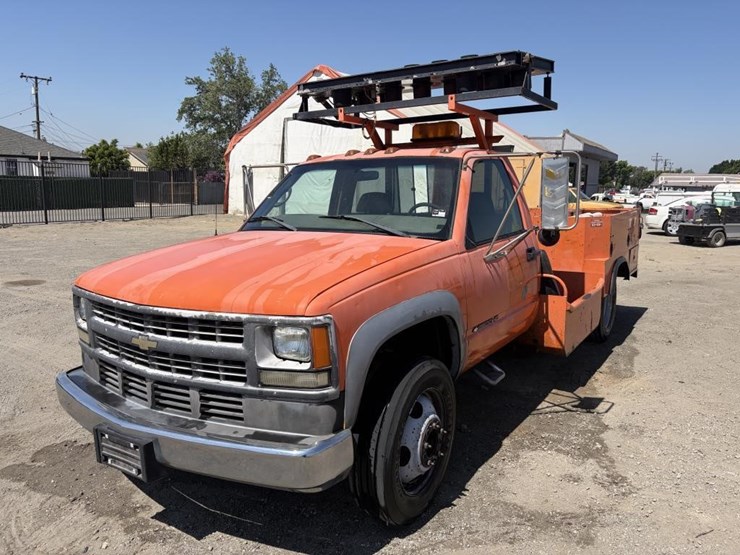 2000-chevrolet-silverado-2500-image-1