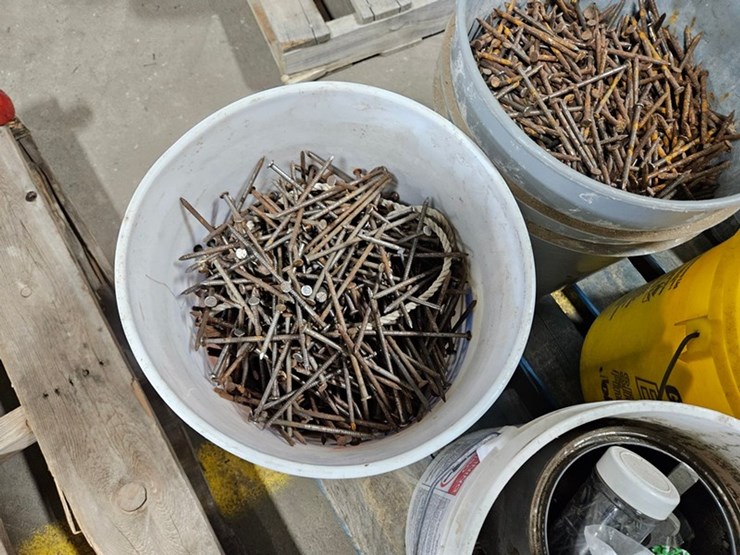 #162-•-pallet-of-nails-and-screws-image-5