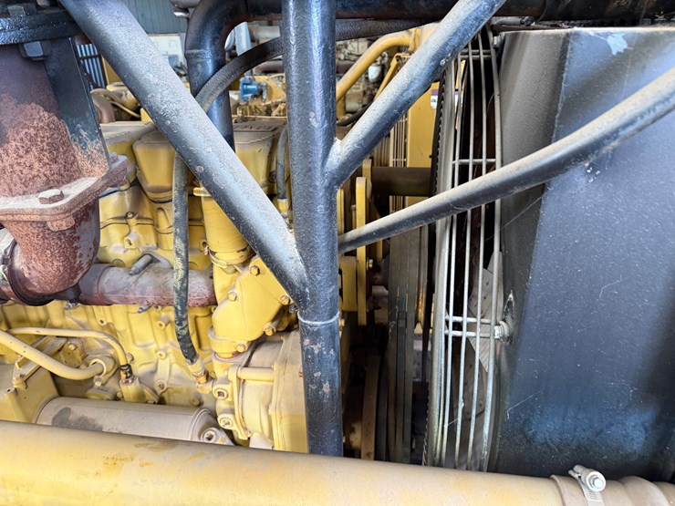 2009-caterpillar-c15-image-11