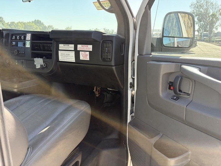 2014-chevrolet-express-3500-image-10