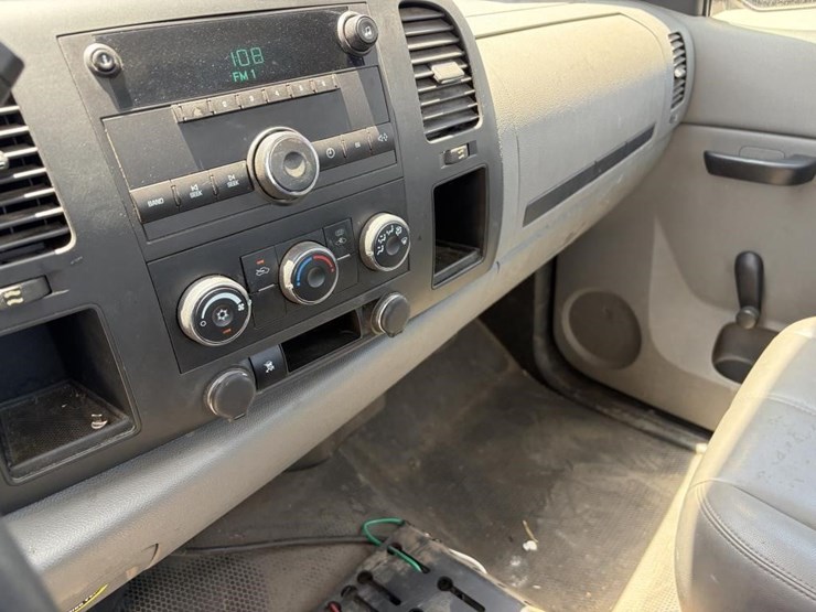 2011-chevrolet-silverado-2500-image-16