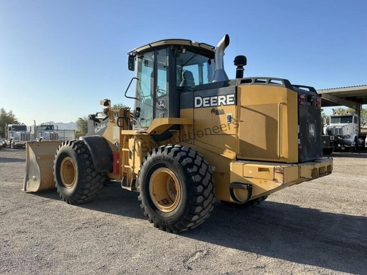 2017-deere-624k-image-7