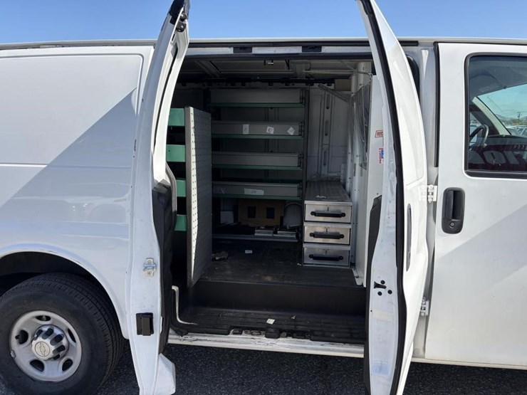 2014-chevrolet-express-3500-image-11