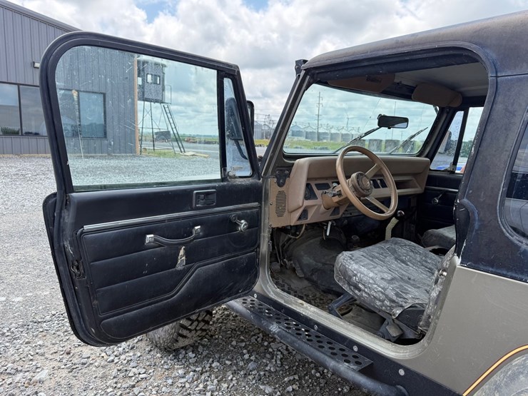 1988-jeep-wrangler-image-34
