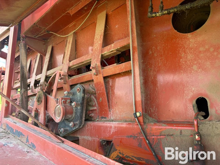 hesston-4700-image-18