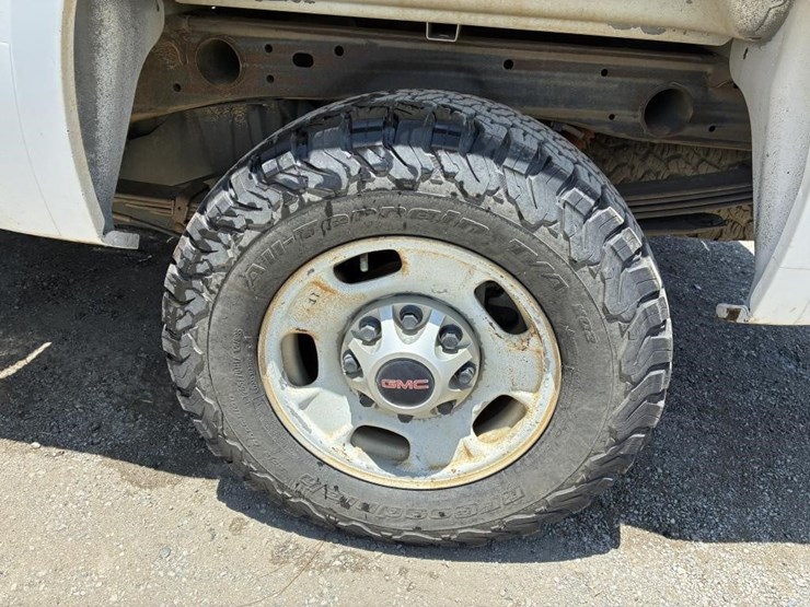 2012-gmc-sierra-2500-image-5