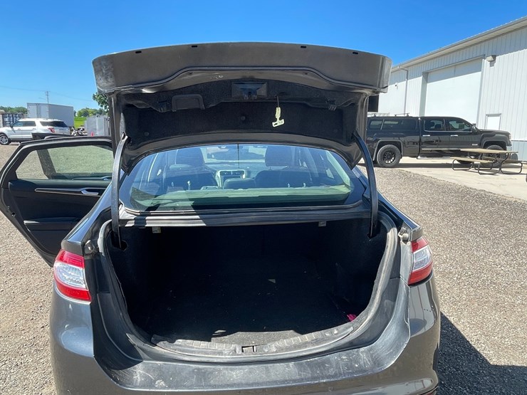 #2789-•-2016-ford-fusion-se-sedan-(has-wi-title)-image-29