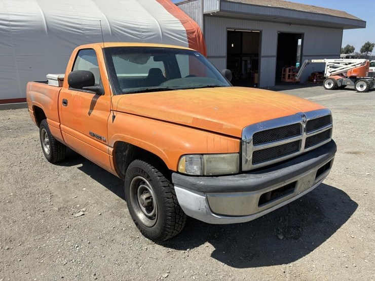 1999-dodge-ram-1500-image-2
