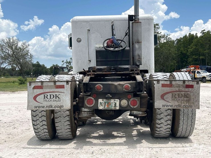 1996-freightliner-fld120-image-27