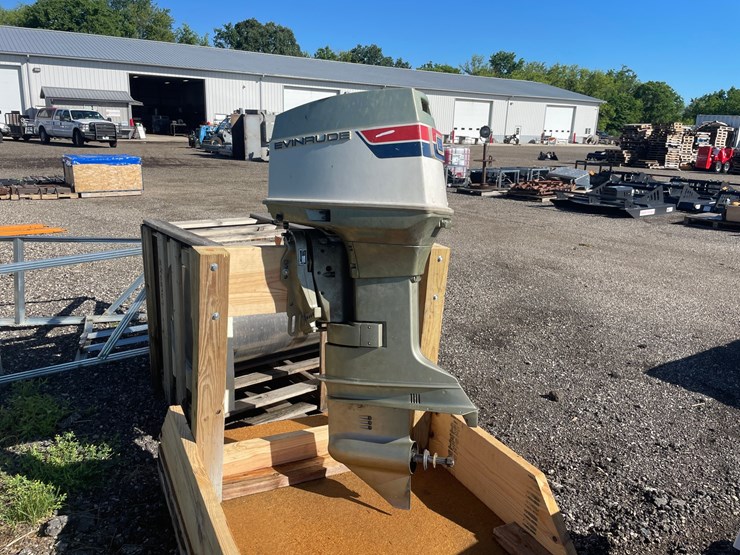 #2868-•-evinrude-70-hp-outboard-boat-motor-image-1