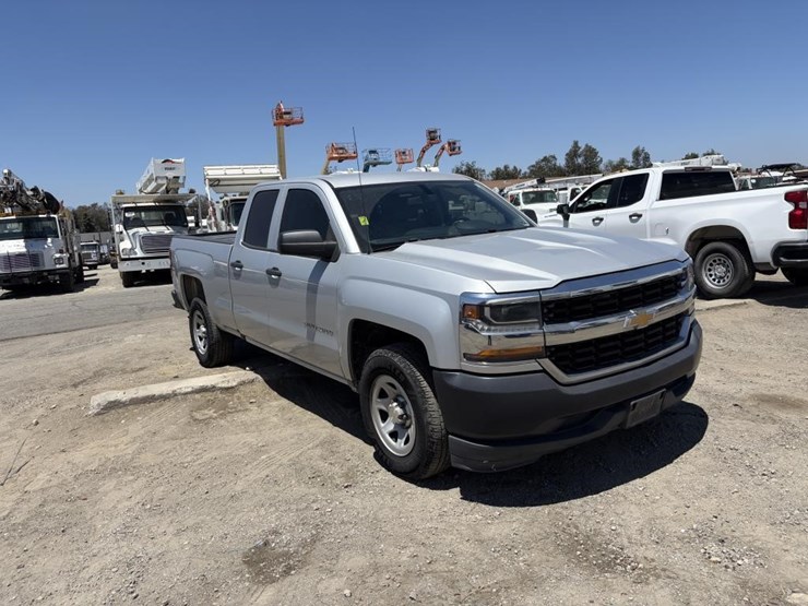 2017-chevrolet-silverado-1500-image-2