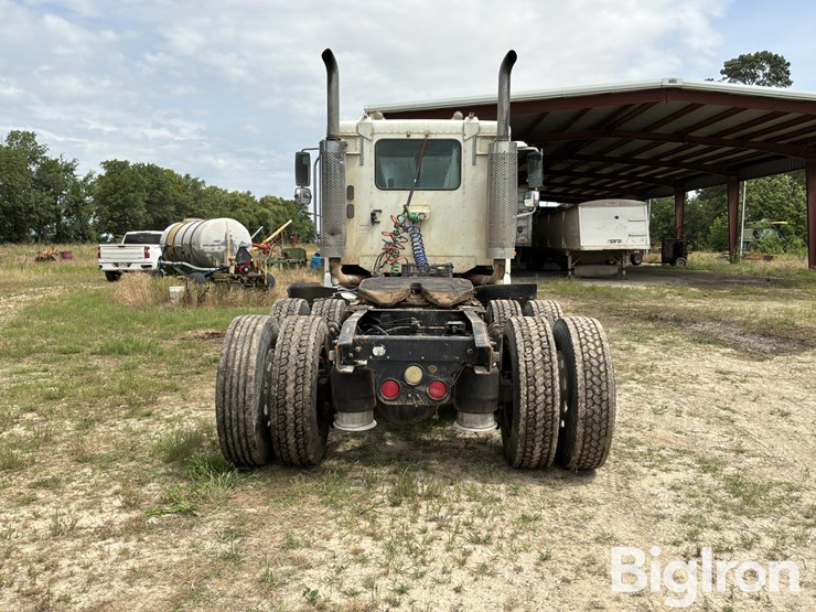 2004-freightliner-columbia-120-image-6