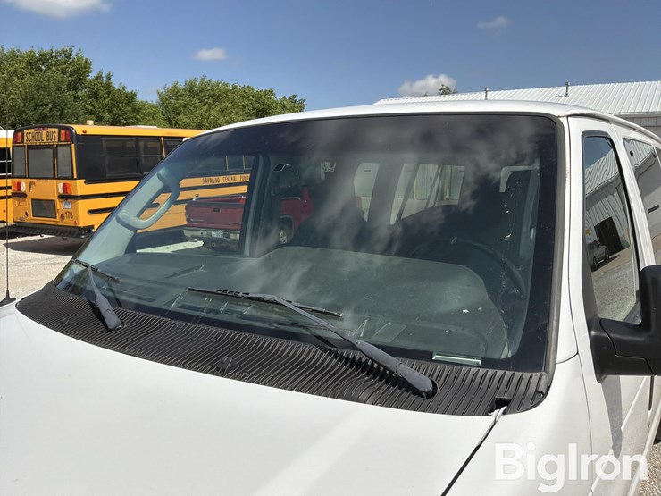 2010-ford-e350-xlt-image-11
