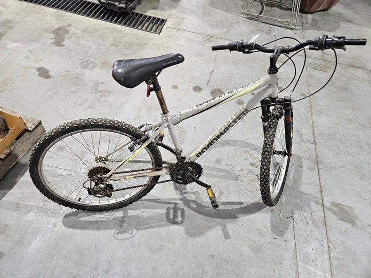 #178-•-roadmaster-granite-peak-mountain-bike-image-4