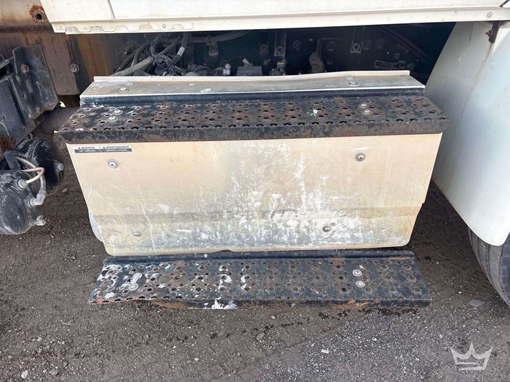 2018-international-durastar-4300-image-33