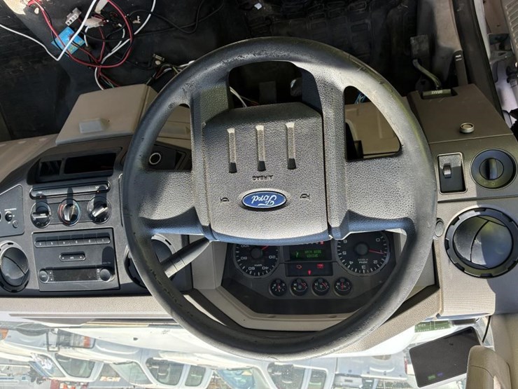 2008-ford-f250-xl-image-13