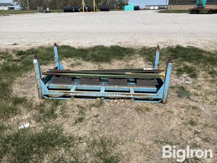 shipping-stand-&-t-posts-image-6