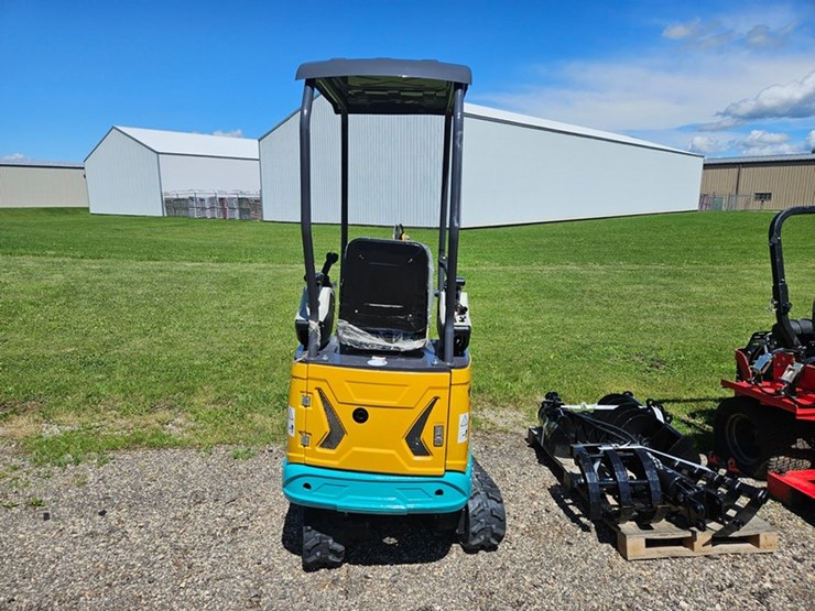 #319-•-2025-cfg-mx15r-mixi-excavator-image-4