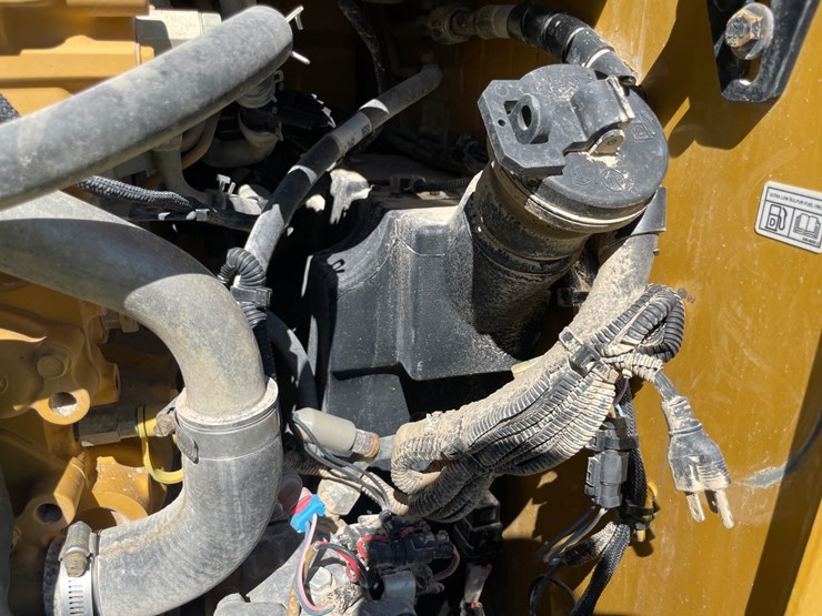 2020-caterpillar-246d3-image-40