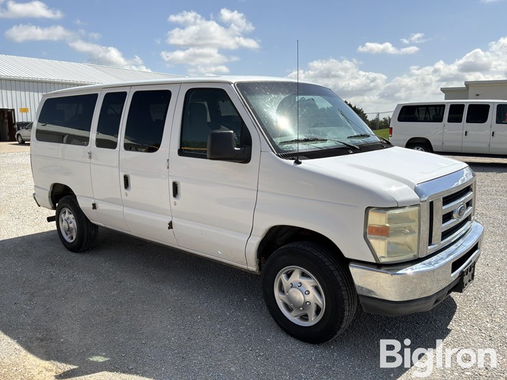 2010-ford-e350-xlt-image-3
