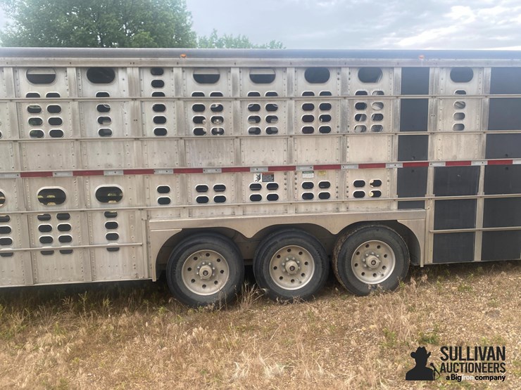 2018-wilson-livestock-trailer-image-16