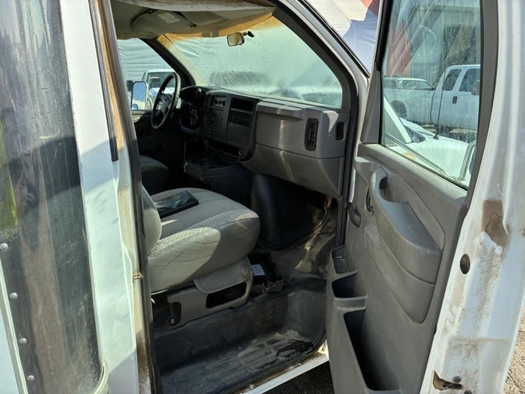 2003-gmc-3500-image-11
