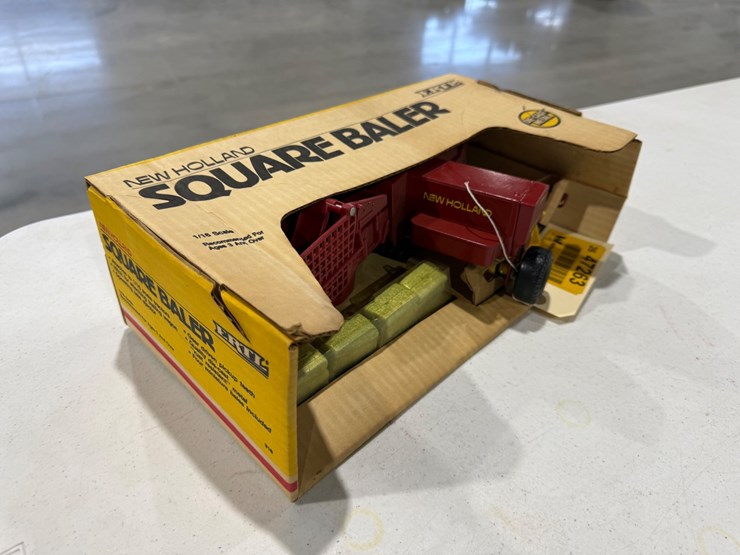 #47263-•-new-holland-square-baler-vintage-toy-image-2