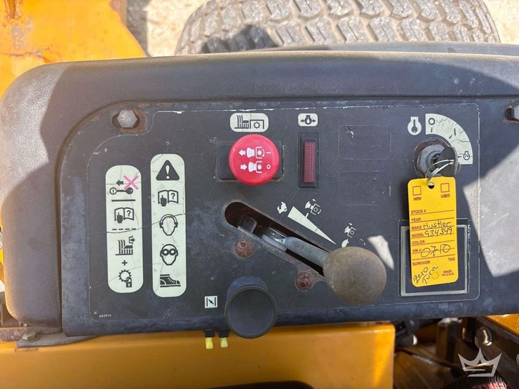 2015-hustler-super-z-72in-zero-turn-mower-image-33