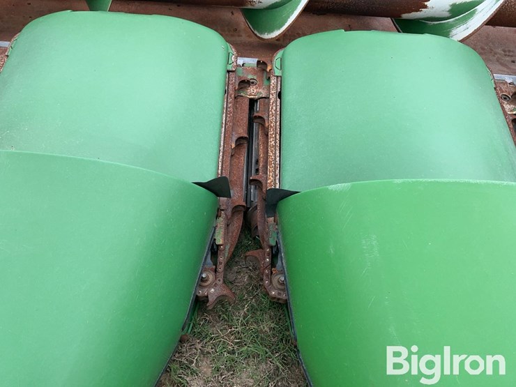 2018-john-deere-708c-image-16