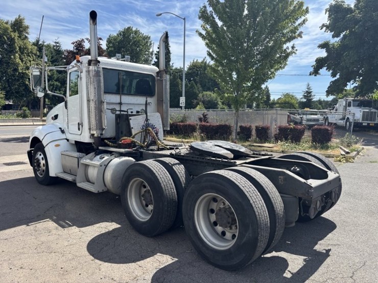 2007-peterbilt-386-image-3