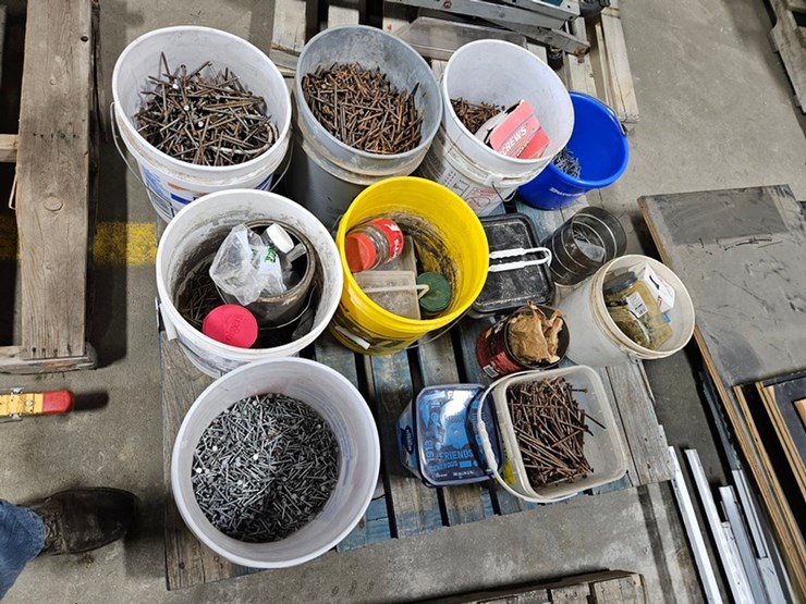 #162-•-pallet-of-nails-and-screws-image-2