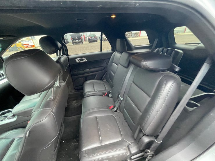 2015-ford-explorer-xlt-image-21