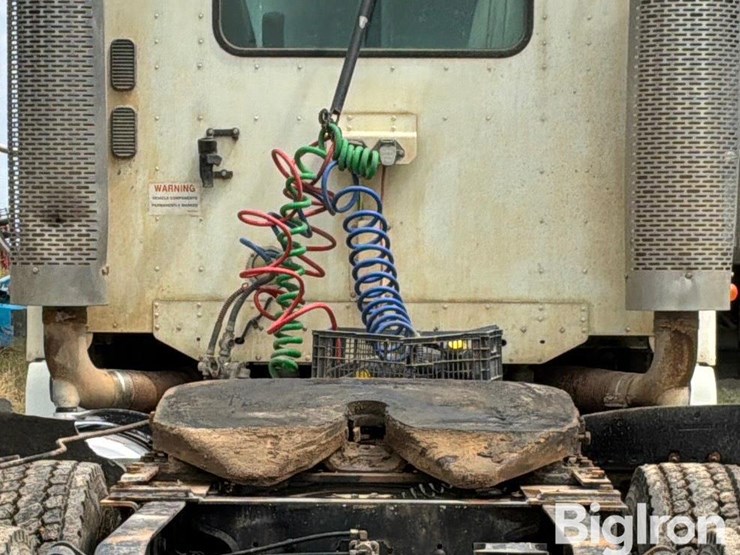 2004-freightliner-columbia-120-image-20