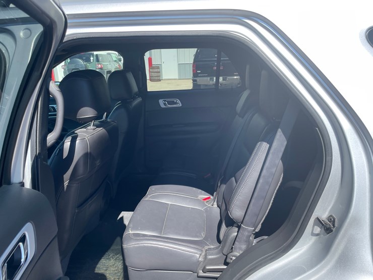 2014-ford-explorer-image-28