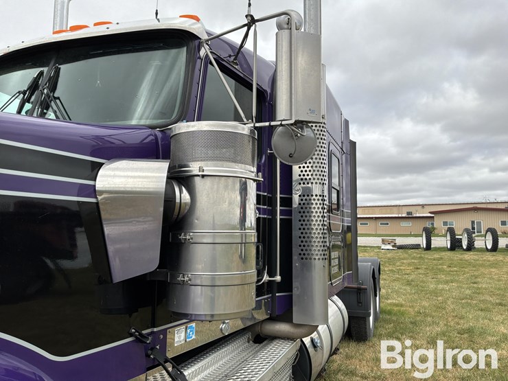 2019-kenworth-w900-image-18