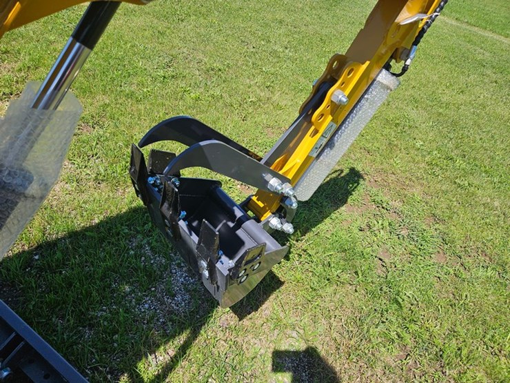 #319-•-2025-cfg-mx15r-mixi-excavator-image-12