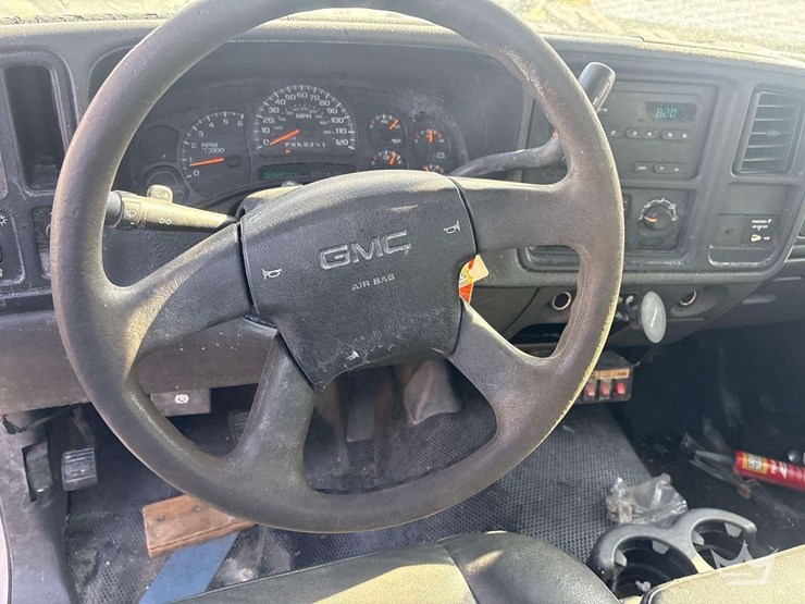 2005-gmc-sierra-2500hd-image-12