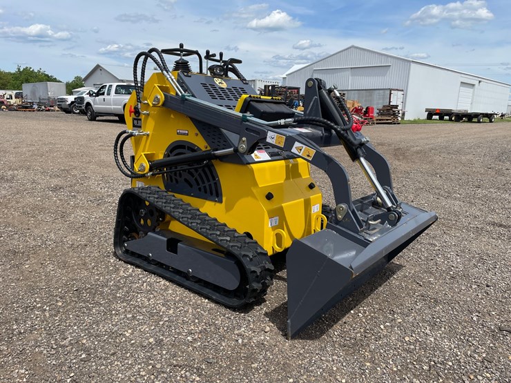 #2826-•-2026-landhero-mini-skid-steer-loader-image-3