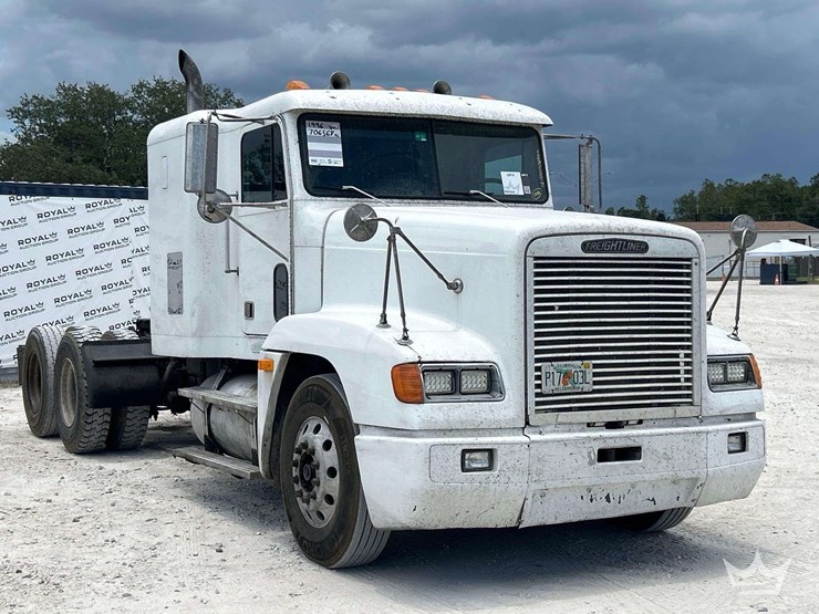 1996-freightliner-fld120-image-2