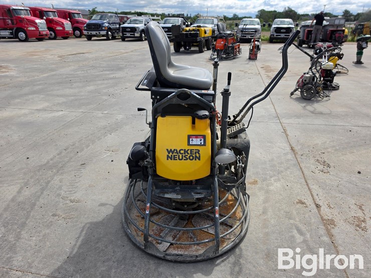 wacker-neuson-crt36-ride-on-trowel-image-4