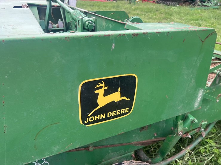 john-deere-334-image-9